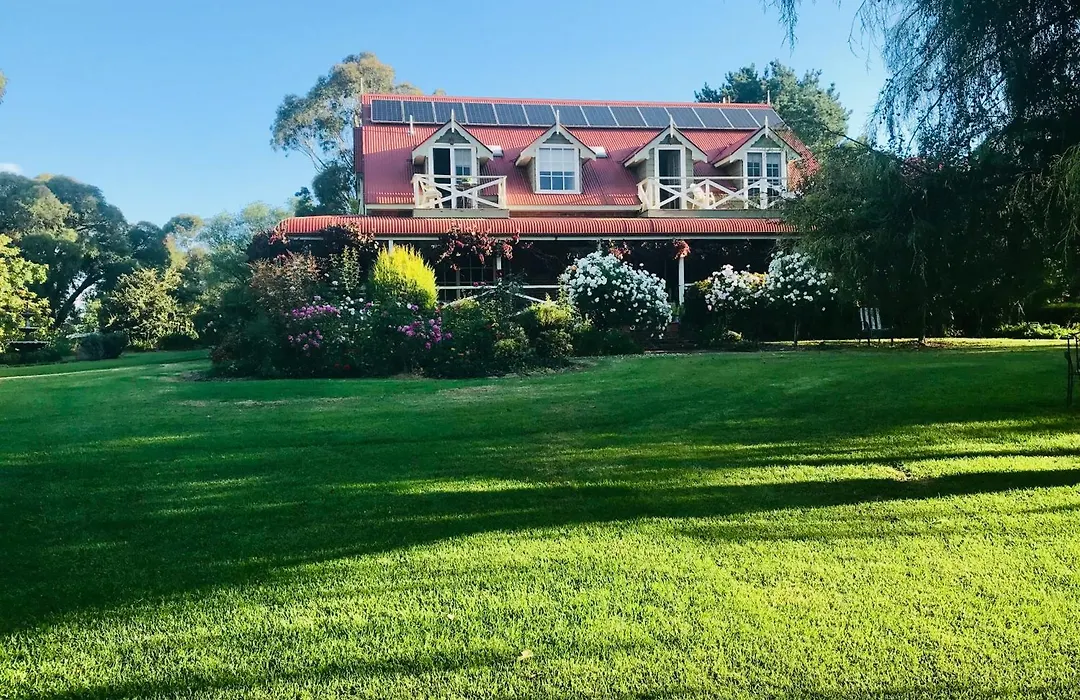 Hawk'S Nest Bed & Breakfast-1
